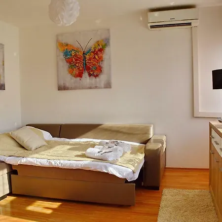 Arka Apartment *